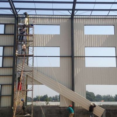 शॉट ब्लास्टिंग स्टील स्ट्रक्चर वर्कशॉप OEM प्रीफैब स्टील फ्रेम बिल्डिंग