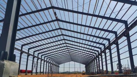 पूर्व-इंजीनियर Long Span औद्योगिक निर्माण भवन पूर्वनिर्मित इस्पात संरचना गोदाम
