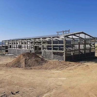 आग प्रतिरोधी पैनल के साथ अनुकूलित निर्माण पूर्वनिर्मित इस्पात संरचना गोदाम