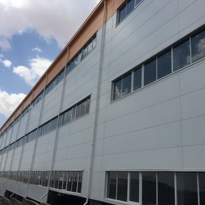 बोल्ट कनेक्शन के साथ प्रीफैब स्टील संरचना गोदाम Q235B Q355B