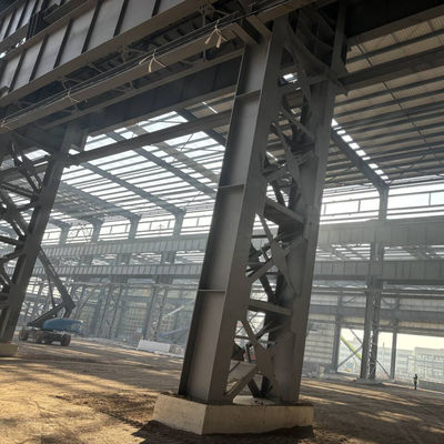 आवासीय प्रीफैब स्टील फ्रेम हाउस Q355B मुख्य सामग्री त्वरित निर्माण के लिए कम विधानसभा समय